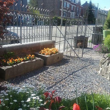 B&B Au Jardin Fleuri Marche-en-Famenne Εξωτερικό φωτογραφία