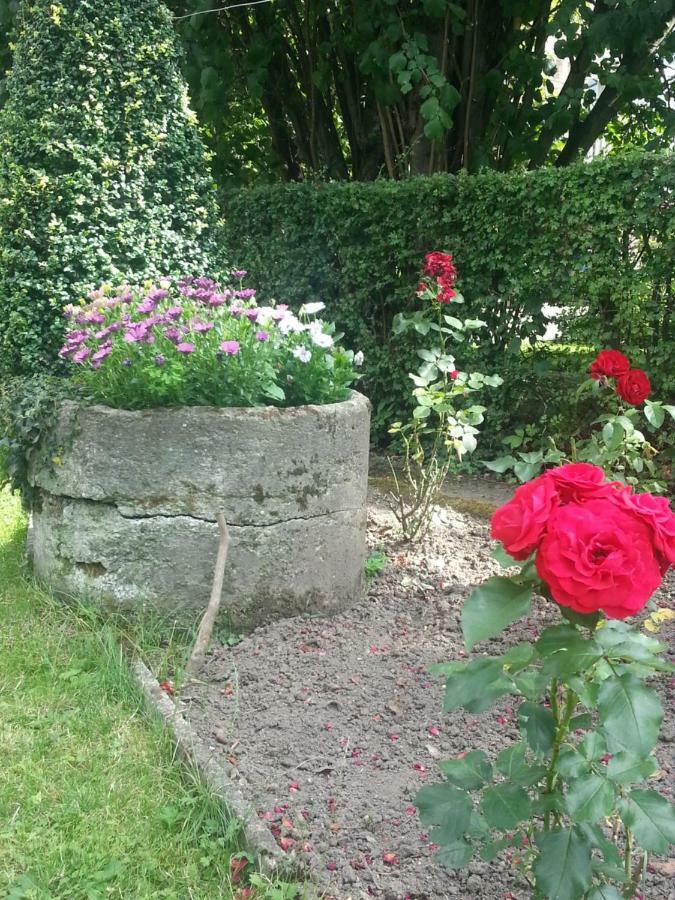 B&B Au Jardin Fleuri Marche-en-Famenne Εξωτερικό φωτογραφία