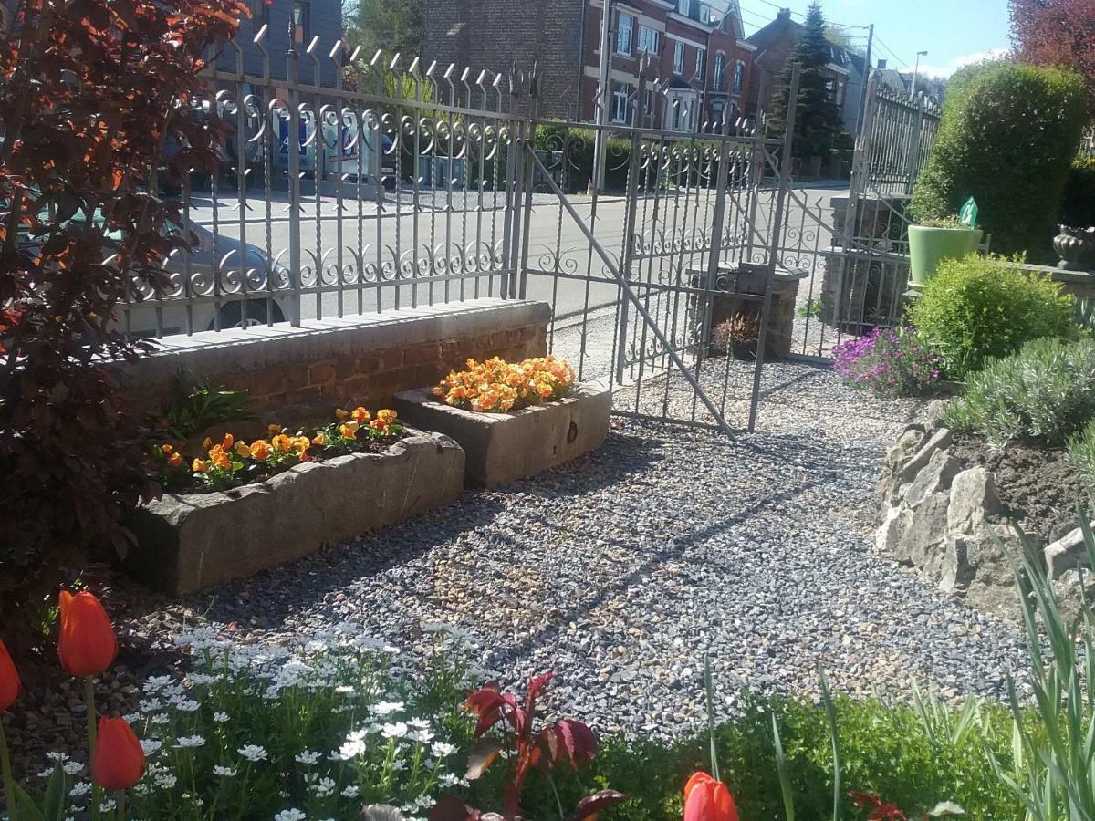 B&B Au Jardin Fleuri Marche-en-Famenne Εξωτερικό φωτογραφία